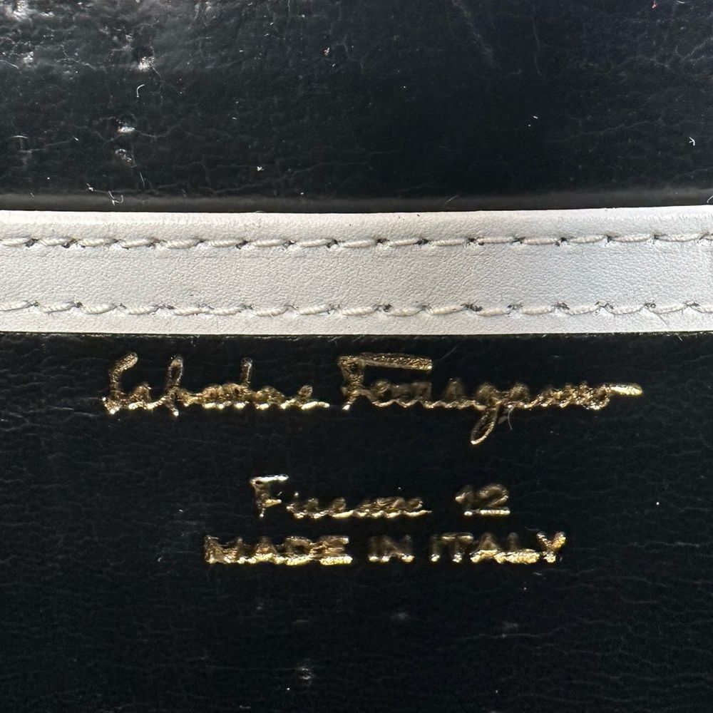 Vintage Salvatore Ferragamo White Navy Leather Shoulder Bag Gold Hardware Italy - Picture 7 of 14